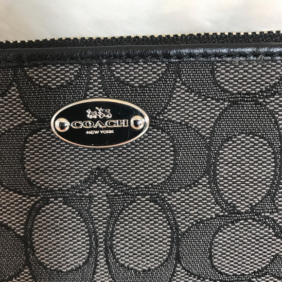 COACH Corner Zip Wristlet NWT Black Smoke - Picture 2 of 6